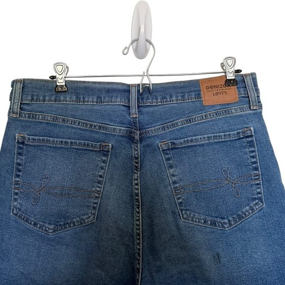 Levi’s Denizen Vintage High-Rise Jean Shorts - Picture 6 of 7